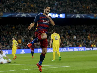 Pemyerang Barcelona, Luis Suarez merayakan gol yang dicetaknya ke gawang Bate Borisov pada laga Liga Champions di Stadion Camp Nou, Spanyol, Rabu (4/11/2015). Barcelona berhasil menang 3-0. (Reuters/Albert Gea)
