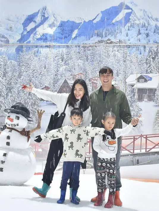 Lady Nayoan memiliki paras yang cantik dengan rambut yang memiliki rambut tidak begitu panjang dan tidak pula pendek.  (@ladykjaernett)