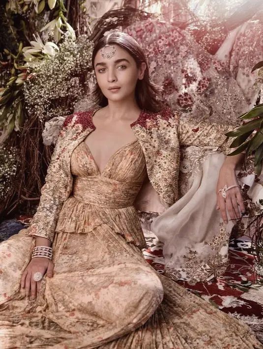 Dalam film-film tersebut, Ali Bhatt mempunyai imej sebagai gadis cantik yang riang dan pintar. Meskipun masih muda, akan tetapi penghasilan mencapai Rp 10 miliar. (Foto: instagram.com/aliaabhatt)