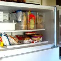 Ketahui 3 jenis bahan makanan yang gak boleh kamu simpan di freezer lemari pendingin.