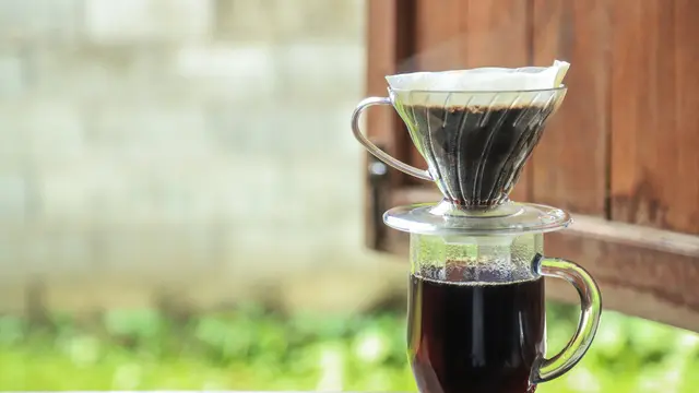 Ilustrasi kopi seduh manual