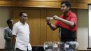 Ketua Steering Committee, Maruarar Sirait, saat drawing babak 8 besar Piala Presiden 2018 di Hotel Sultan, Jakarta, Rabu (31/1/2018). Pertandingan di fase 8 besar akan digelar di Stadion Manahan, Solo, 3 dan 4 Februari 2018. (Bola.com/M Iqbal Ichsan)