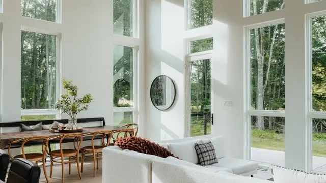 Ilustrasi Desain Rumah Minimalis dengan Pencahayaan Alami (Credit: Clay Banks/Unsplash)