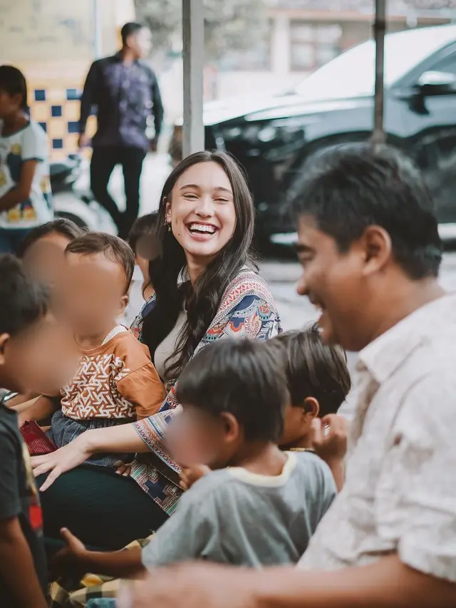 8 Potret Yasmin Napper Kunjungi Rumah Singgah ADHA, Berbagi Kebaikan