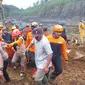 Tim Sar kembali menemukan satu korban tewas akibat longsor di Lumajang. (Istimewa)