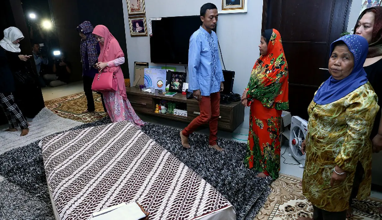 Persiapan untuk mentyambut jenazah Olga Syahputra sudah dilakukan.  (foto: galih w. satria)
