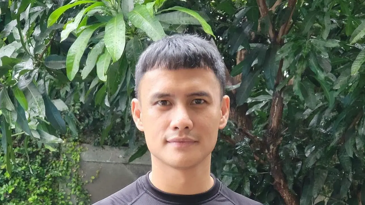 Rambut Poni Choky Sitohang