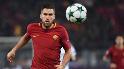 Kevin Strootman. Pemain tengah ini didatangkan AS Roma dari PSV pada awal musim 2013/2014. Selama total 6 musim hingga 2018/2019 telah bermain dalam 137 penampilan di semua ajang dengan mencetak 13 gol. Saat ini bermain untuk Genoa dengan status pinjaman dari Marseille. (AFP/Alberto Pizzoli)