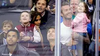 Keluarga Beckham dan Tom Cruise Nonton Hoki Bareng