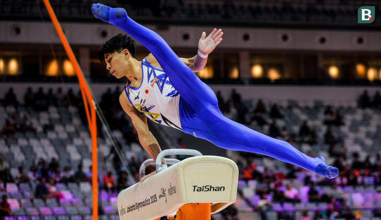 <p>Pesenam putra Jepang, Hiroto Ishizawa beraksi dalam nomor palang kuda pelana pada babak kualifikasi Kejuaraan Dunia Gimnastik 2025 di Indonesia Arena, Senayan, Jakarta, Minggu (19/10/2025). (Bola.com/Bagaskara Lazuardi)</p>