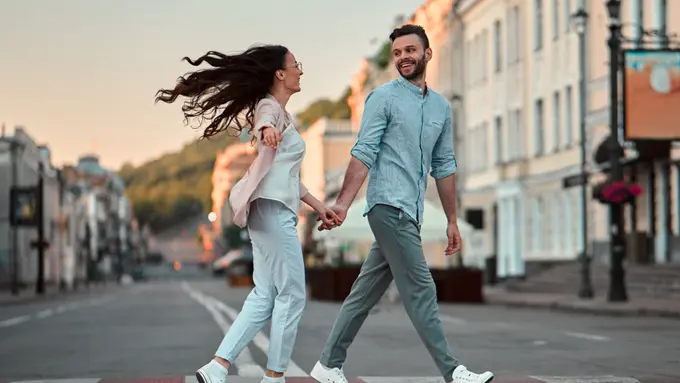 couple cinta bahagia