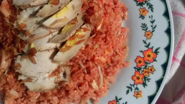 Resep nasi goreng merah khas Surabaya. (dok. Cookpad @ginarukmi)