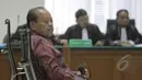 Sutan Bhatoegana saat menjalani sidang dakwaan di Pengadilan Tindak Pidana Korupsi (Tipikor), Jakarta, Kamis (16/04/2015). Sutan didakwa menerima hadiah atau gratifikasi dari Sekjen ESDM, Waryono Karyo sebesar USD 140 ribu. (Liputan6.com/Andrian M Tunay)