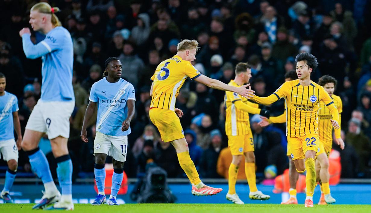 Manchester City unggul lebih dulu melalui penalti Erling Haaland pada menit ke-41. Keunggulan itu tidak bertahan lama setelah Brighton menyamakan skor lewat Kaoru Mitoma pada menit ke-60. (AP Photo/Dave Thompson)