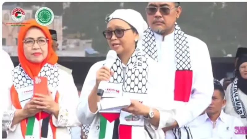 Pakai Outfit dan Turban Putih, Menlu Retno Marsudi Baca Puisi Buatannya di Aksi Bela Palestina