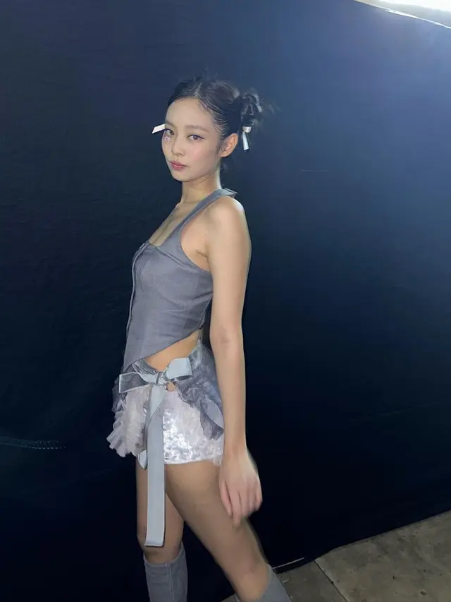 10 Potret Jennie BLACKPINK dengan Balletcore Outfit yang Jadi Tren Selama Tur Dunia BORN PINK