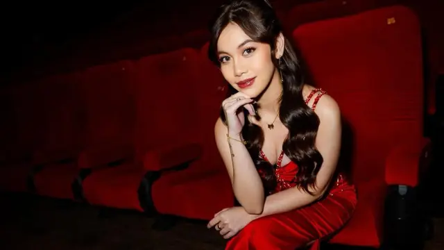 Penampilan Frislly Herlind dalam acara Gala Premier. (credit:instagram.com/itsme.frisllyherlind/didi