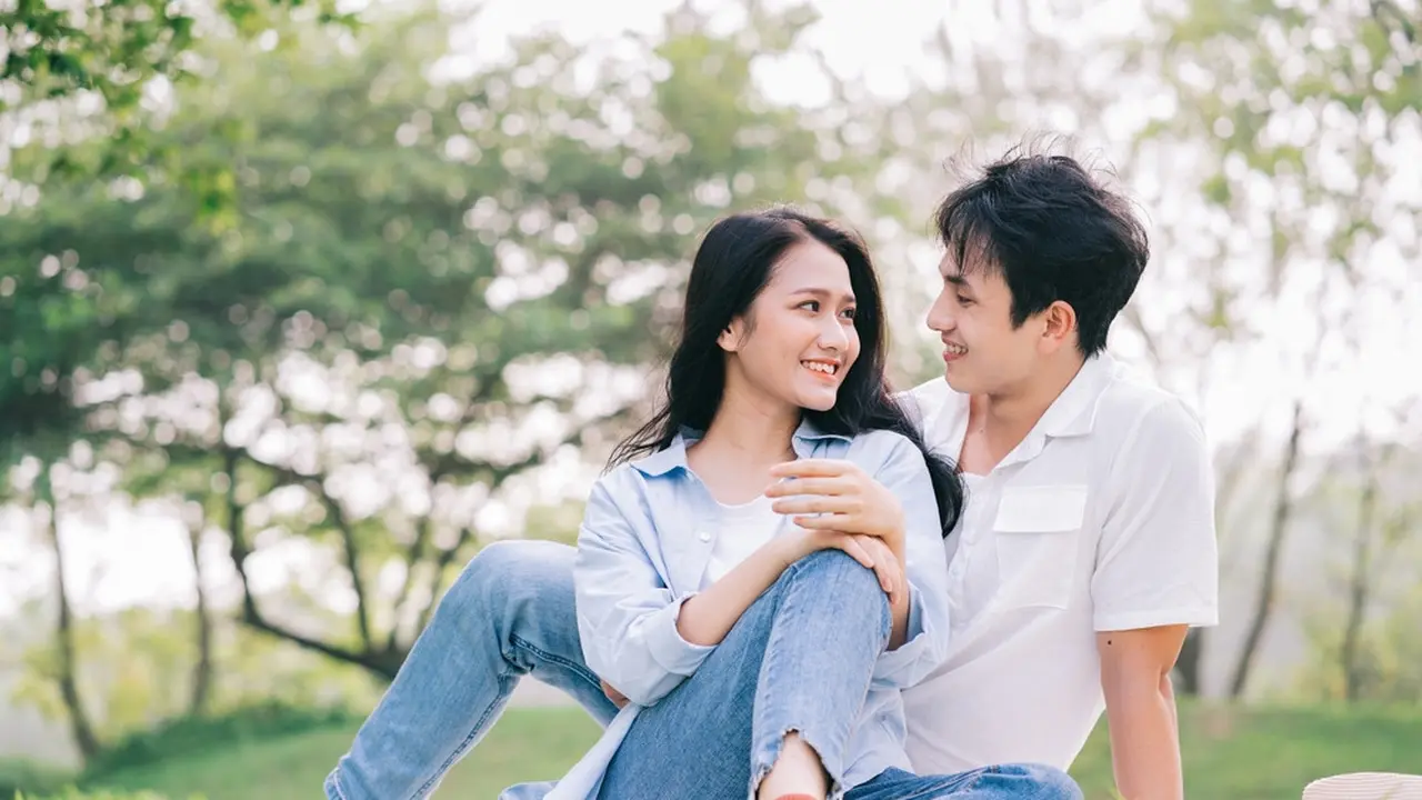 pasangan pacaran bahagia