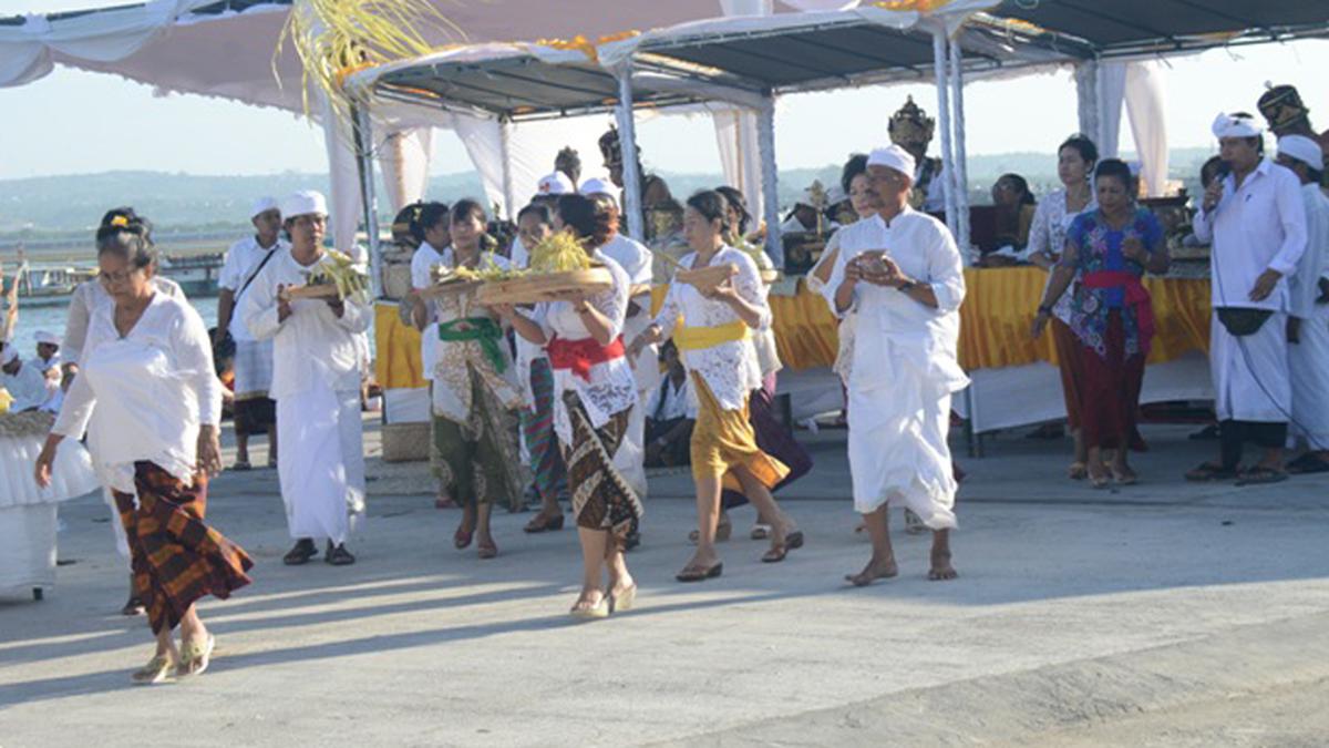 Pelindo III Adakan Ritual Melaspas di Pelabuhan Benoa
