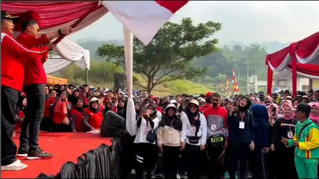 6 Potret Hengky Kurniawan di Rangkaian HUT Bandung Barat, Seru Bareng Warga