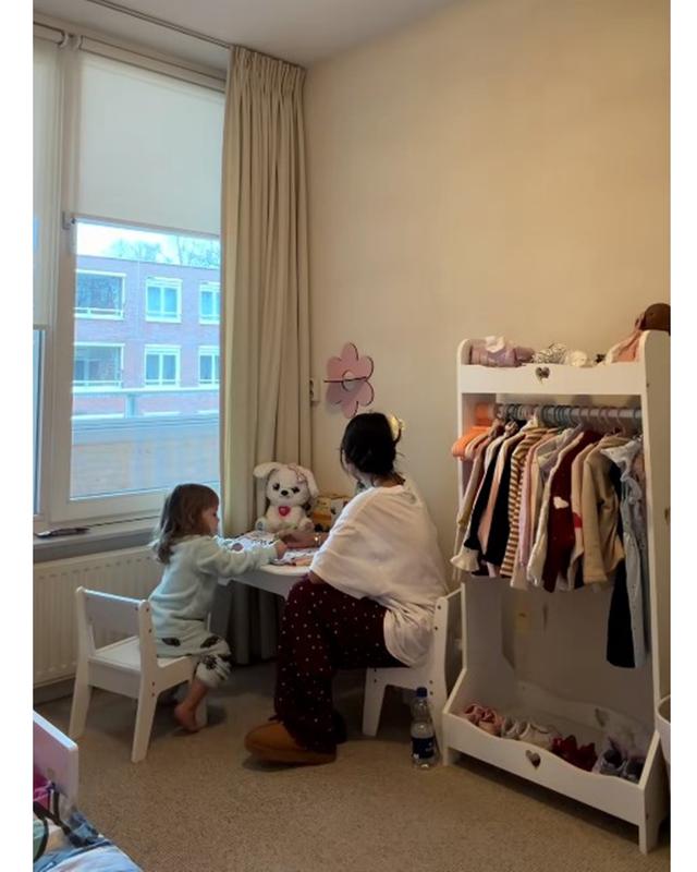 Jennifer Coppen tinggal di Belanda sementara waktu, 7 potret apartemennya ini bergaya minimalis