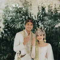 Intip lebih detail busana pengantin Ibrahim Risyad dan Salshabilla Adriani (@didietmaulana)