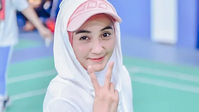 7 Potret Penty Nur Afiani Pemain Misteri Gunung Merapi yang Tampil Sporty