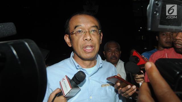 Diperiksa 8 Jam, Begini Ekspresi Sekretaris Menpora