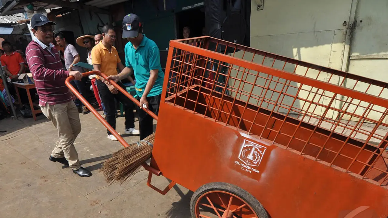 Wagub DKI Djarot Kunjungi TPS Pejaten Timur