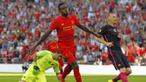 Penyerang Liverpool, Divock Origi, merayakan gol yang dicetaknya ke gawang Barcelona pada laga ICC 2016 di Stadion Wembley, London, Inggris, Sabtu (6/8/2016). Liverpool berhasil menang 4-0 atas Barcelona. (AFP/Ian Kington)