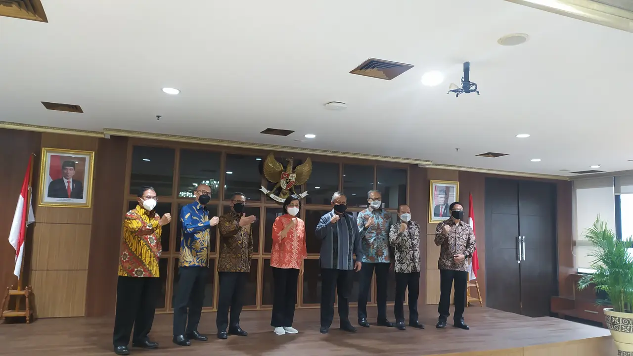Menteri Keuangan Sri Mulyani Indrawati, dalam Konferensi Pers Panitia Seleksi Otoritas Jasa Keuangan (OJK), di DJPK Kemenkeu, Jumat (31/12/2021).