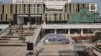 Aktivitas pekerja saat menyelesaikan proyek renovasi Gedung Sarinah, Jakarta, Kamis (2/9/2021). Proyek renovasi gedung pusat perbelanjaan tertua di Indonesia tersebut ditargetkan rampung pada awal 2022. (merdeka.com/Iqbal S. Nugroho)