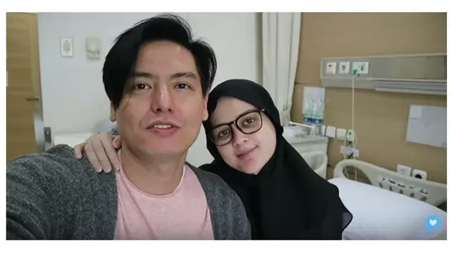 6 Momen Setia Roger Temani Cut Meyriska Lakukan Pemeriksaan