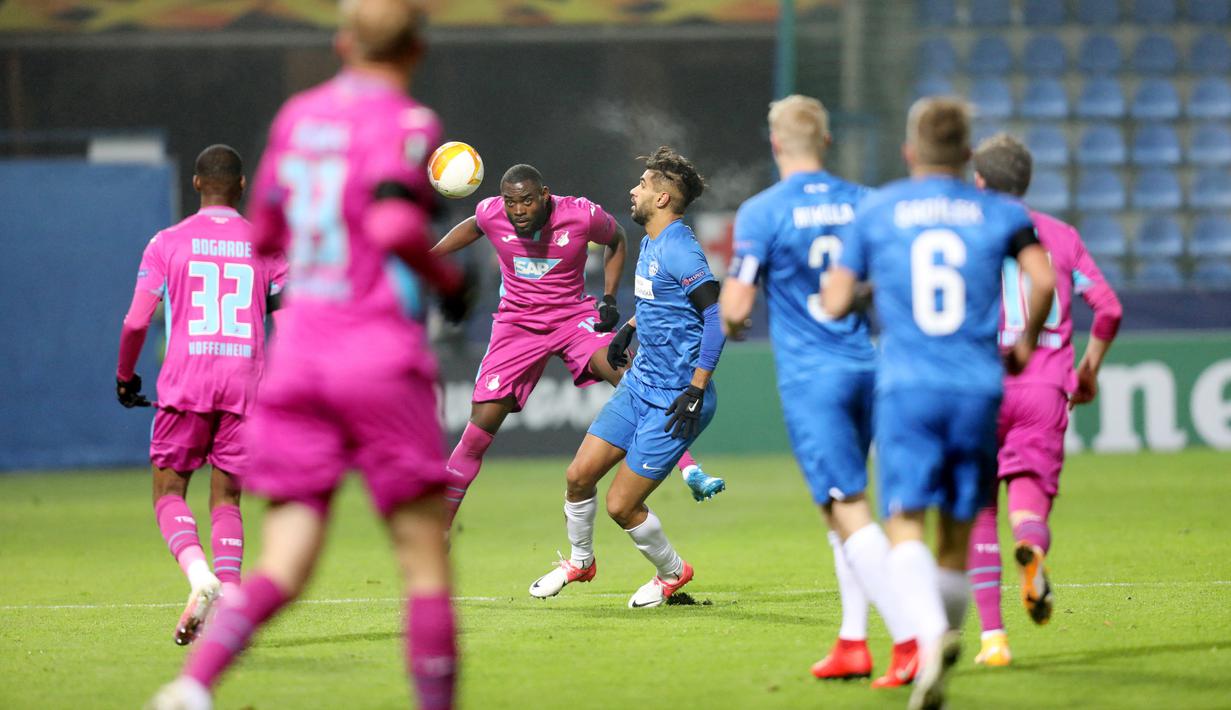 Pemain asal Bahrain itu didatangkan Persija Jakarta dari klub Ceko, Slavia Praha dengan durasi kontrak tiga tahun. (AFP/ Radek Mica)