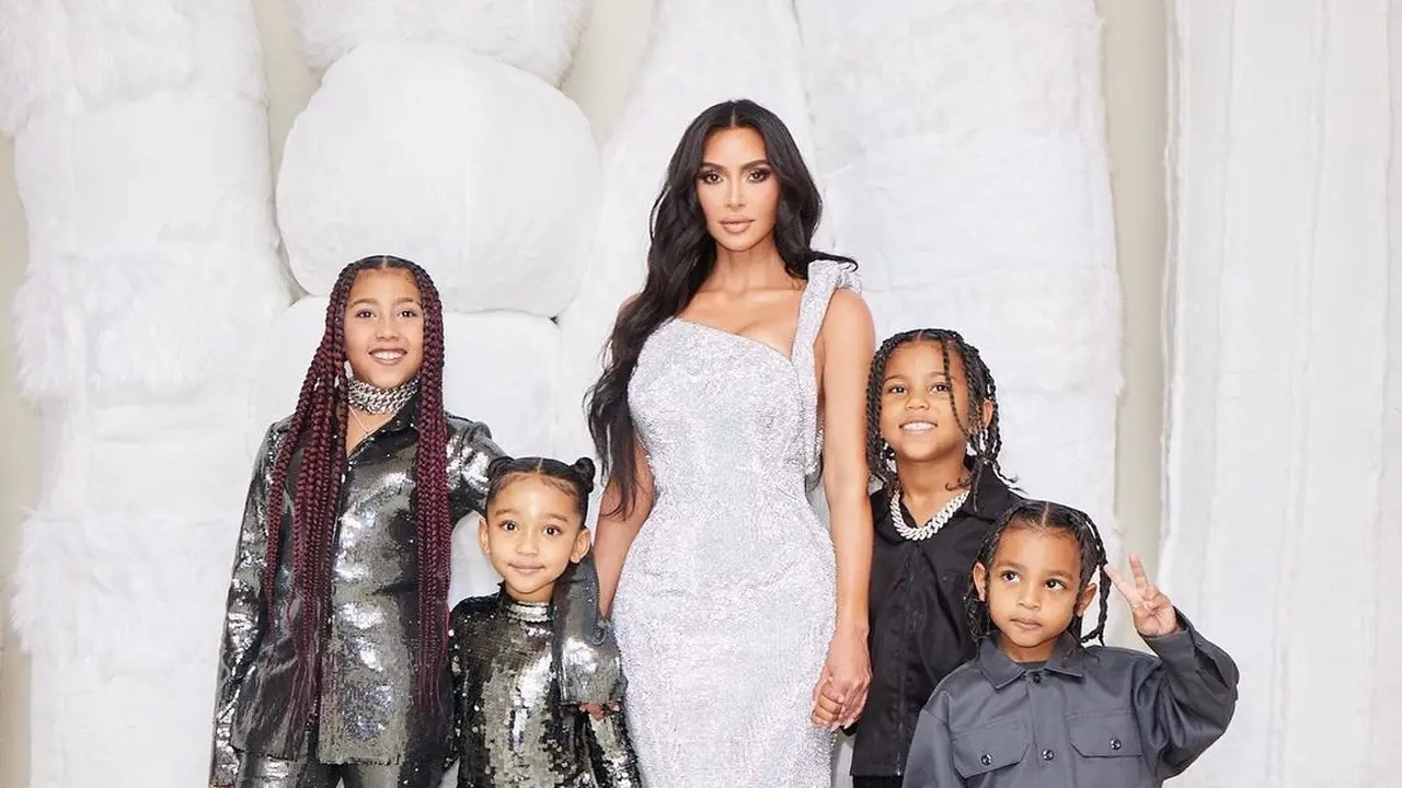 Kim Kardashian dan 4 anaknya