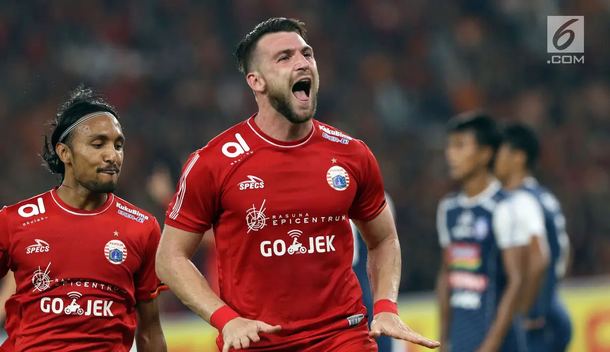 Pemain Persija, Marko Simic merayakan gol ke gawang Arema FC pada lanjutan Go-Jek Liga 1 Indonesia 2018 bersama Bukalapak di Stadion GBK Jakarta, Sabtu (31/3). Persija unggul 3-1 atas Arema FC. (Liputan6.com/Helmi Fithriansyah)