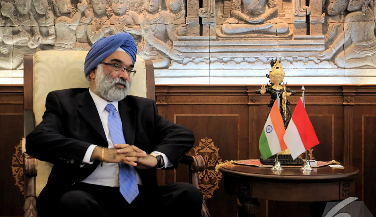 Dubes India Gurjit Singh saat mengunjungi Ketua DPD RI Irman Gusman  di ruang pimpinan DPD RI, Komplek Parlemen Senayan, Jakarta, Jum'at (24/10/2014) (Liputan6.com/Andrian M Tunay) 
