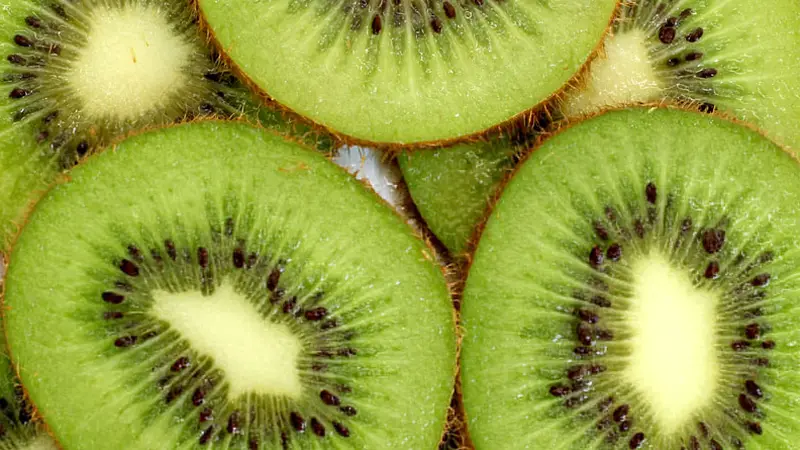 Tetap Awet Muda dengan Kiwi