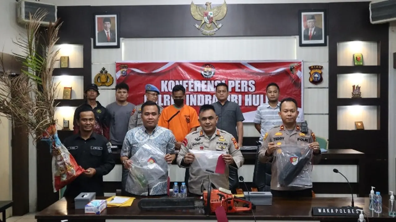 Konferensi pers penangkapan pembakar lahan di Kabupaten Indragiri Hulu.