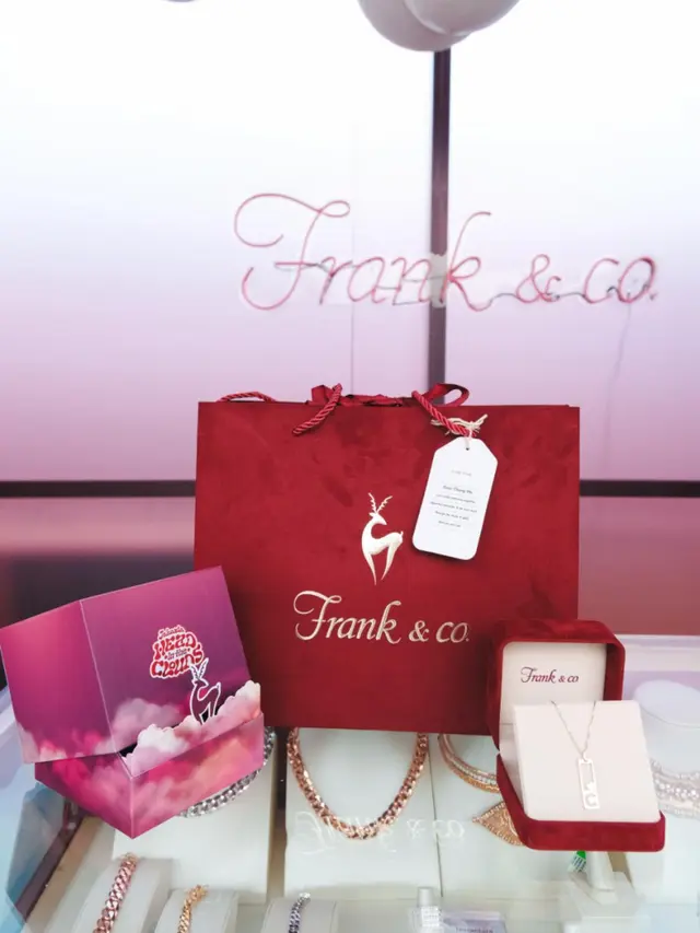 Koleksi Perhiasan di Jewellery Lounge, Artist Village HITC 2022 Credit by Frank & co.