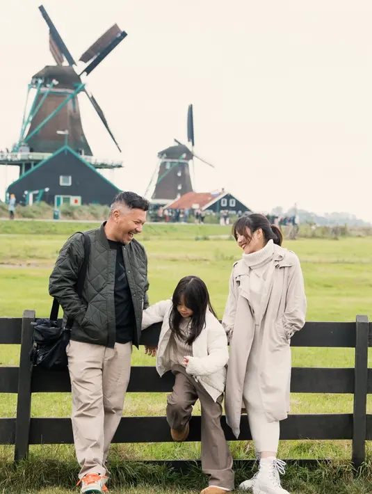 <p>Lewat Instagramnya, Gisella Anastasia juga memperlihatkan momen keakraban dengan anak dan mantan suaminya. (Foto: Instagram/ gisel_la)</p>