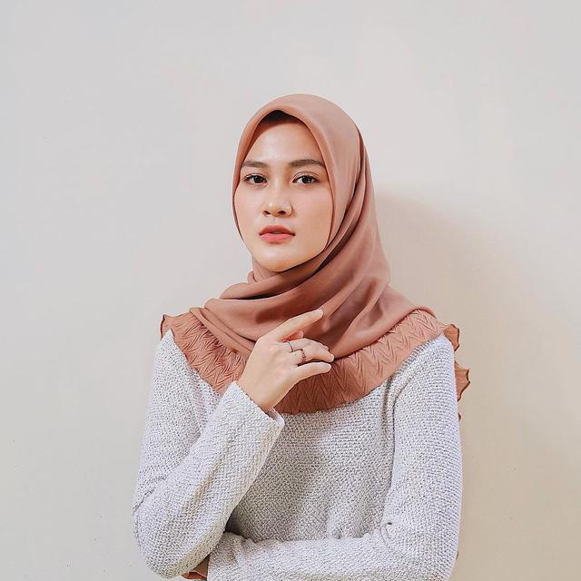 Alvin Faiz Lepas Status Duda, Ini 6 Potret Henny Rahman Sosok Istri Barunya. (Sumber: Instagram/hennyyrahman)