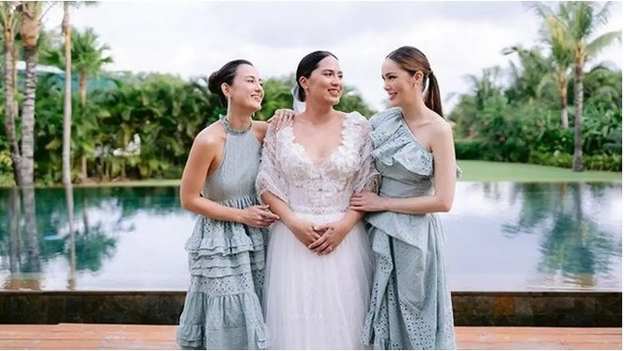 6 Potret Cathy Sharon dan Julie Estelle di Pernikahan Adik Bungsu, Tampil Kompak