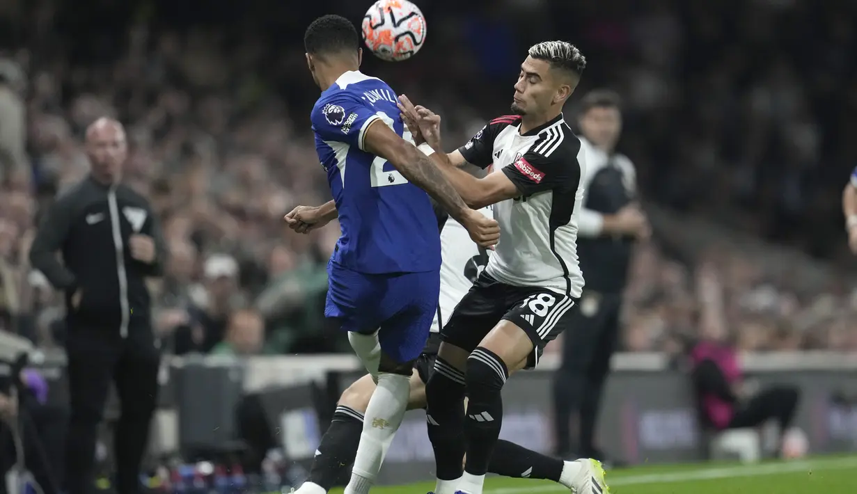 Poin yang sama dimiliki Fulham yang kini turun ke peringkat 13. (AP Photo/Kin Cheung)