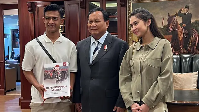 6 Potret Pratama Arhan dan Azizah Salsha Kunjungi Kantor Prabowo, Didoakan Langgeng