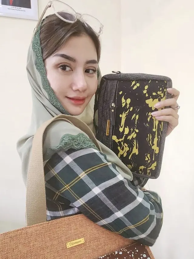 Novita Hardini Istri Bupati Trenggalek,  (@novitamochamad)