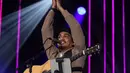Tak hanya itu, Glenn Fredly juga melantunkan lagu yang membuat suasana menjadi mellow, single yang bertajuk 'Tega' dilantunkan oleh Glenn Fredly. (Andy Masela/Bintang.com)
