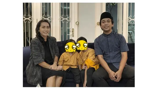 7 Potret Mesra Rian D'Masiv dan Istri yang Jarang Tersorot