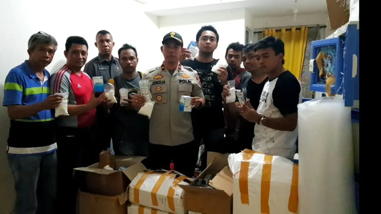 7.910 butir narkoba ditemukan sebuah laboratorium sebuah sekolah di Jakarta Barat.