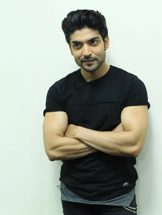 Para pemeran asal India itu juga terlihat tak canggung ketika dipasangkan dengan artis Indonesia yang menjadi pengisi acara tersebut. Seperti Raffi Ahmad, Ayu Ting Ting, Jessica Iskandar, Sapri, Oppie Kumis, dan lainnya.  (Bambang E. Ros/Bintang.com)